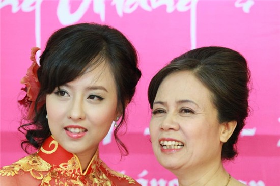 Người chị gái chẳng mấy ai biết đến của Hương Giang Idol - Ảnh 4. Người chị gái chẳng mấy ai biết đến của Hương Giang Idol - Ảnh 4.
